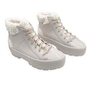 🚨SALE🚨 NWOT MELISSA Modern Fluffy Sneaker, Size 9